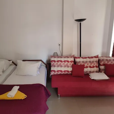 Партерни Студия Без Обособен Балкон Ул България Apartment
