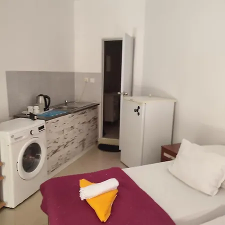 Партерни Студия Без Обособен Балкон Ул България Apartment
