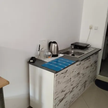 партерни студия без обособен балкон ул т светослав 5 и ул българия Apartamento Pomorie